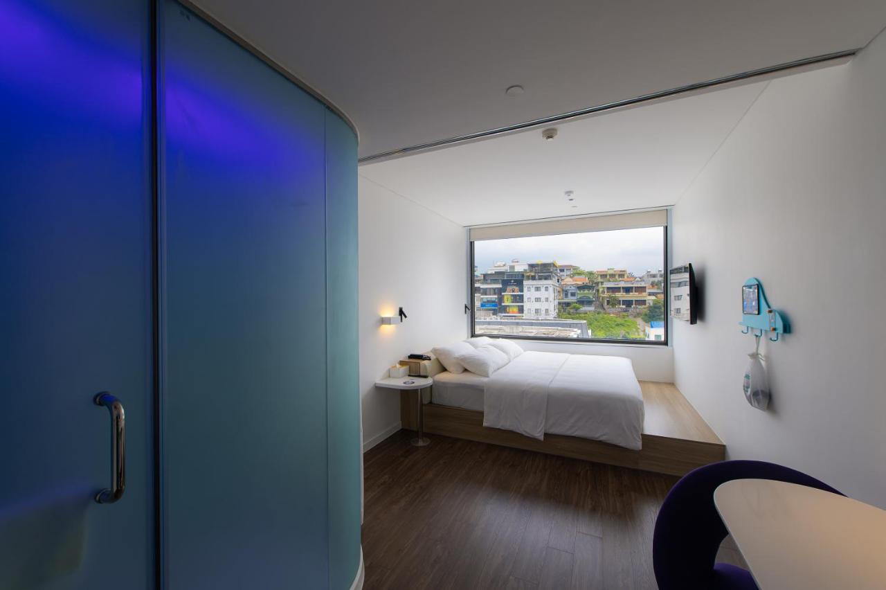 Tru By Hilton Ha Long Hon Gai Centre Hotel Exterior photo